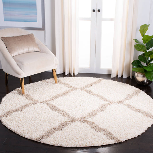 Safavieh Dallas Shag Giusy Trellis 1.5-inch Thick Rug - 8& x 8& Round - Ivory/Beige